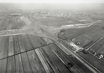 94625 Luchtfoto van het verkeersplein Oudenrijn met omgeving (gemeenten Vleuten-De Meern, Utrecht en Nieuwegein) uit ...